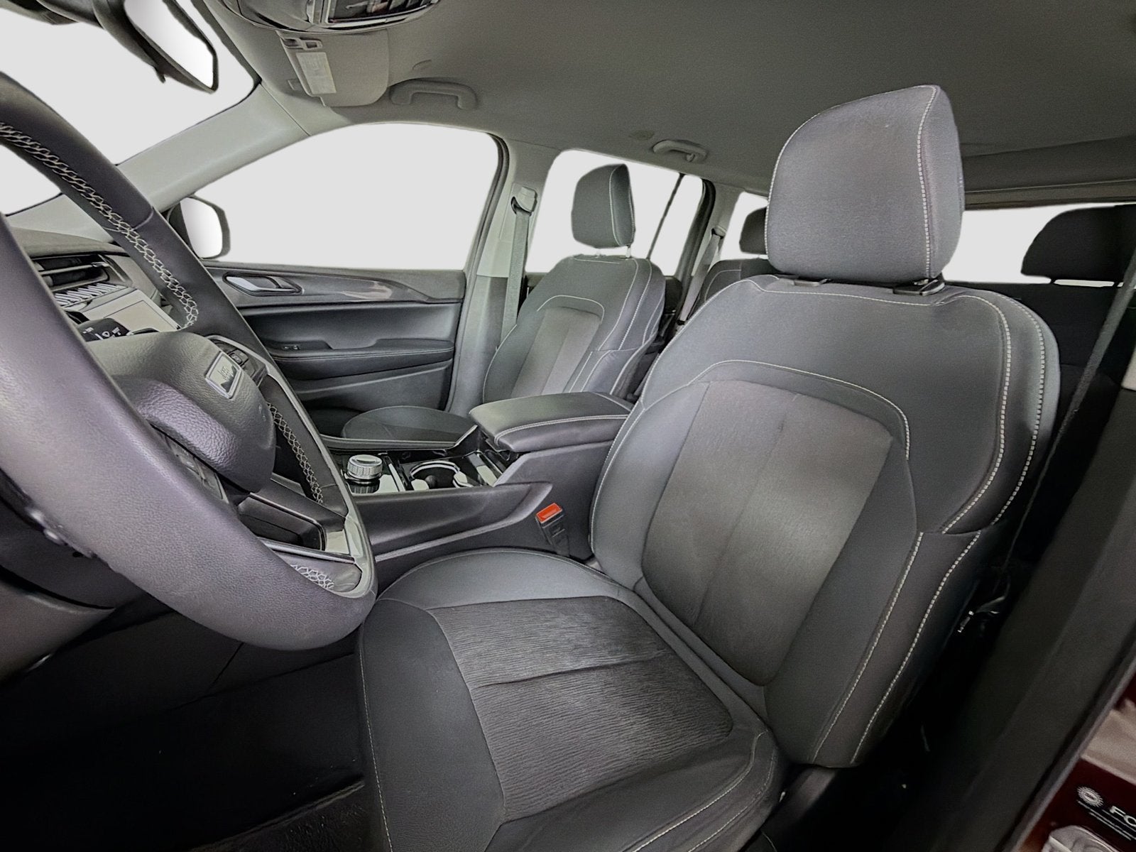 2023 Jeep Grand Cherokee Laredo 4x4