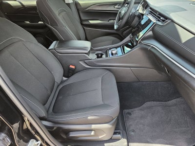 2023 Jeep Grand Cherokee Laredo X 4x4