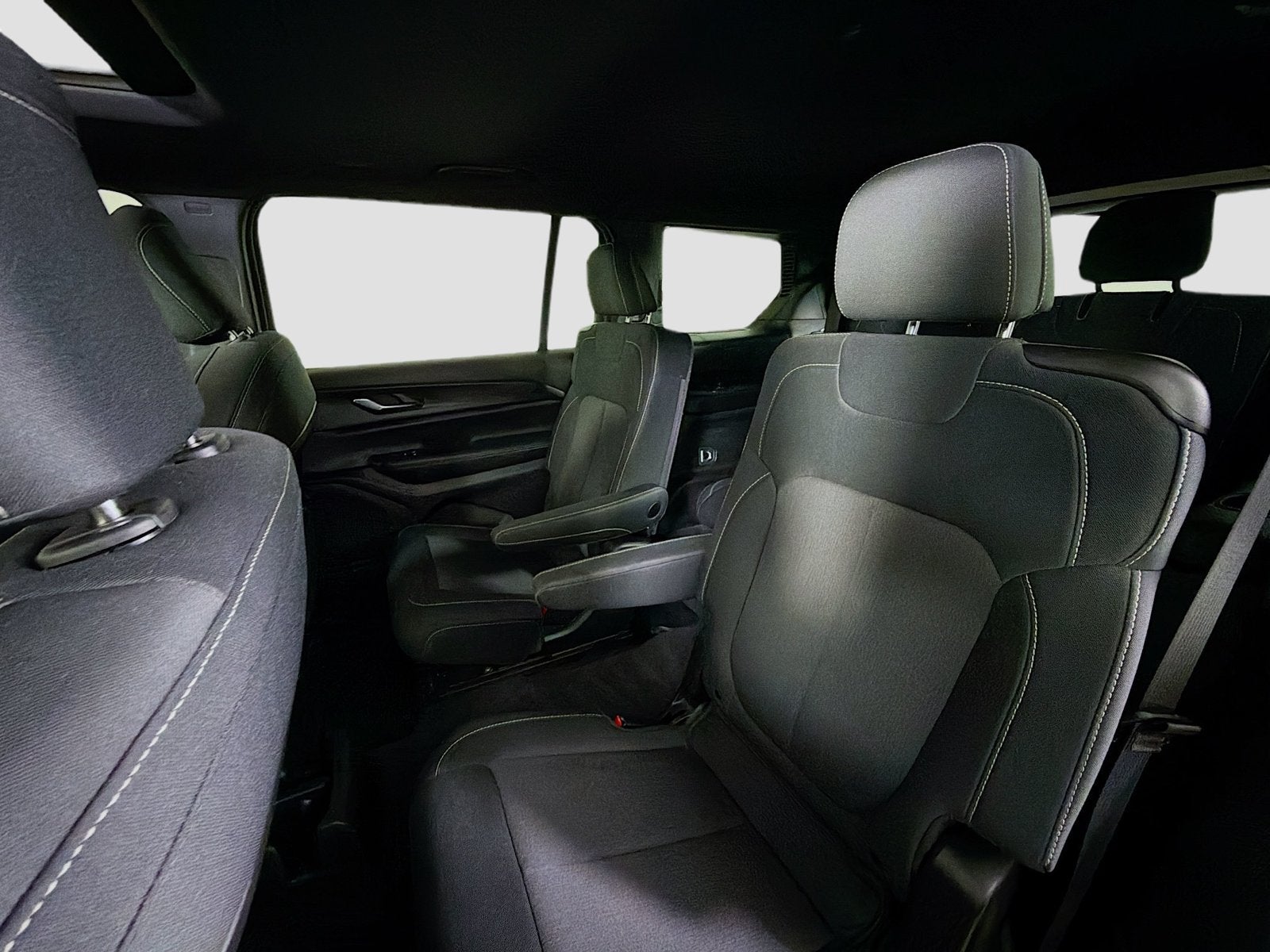2025 Jeep Grand Cherokee L Laredo X 4x4