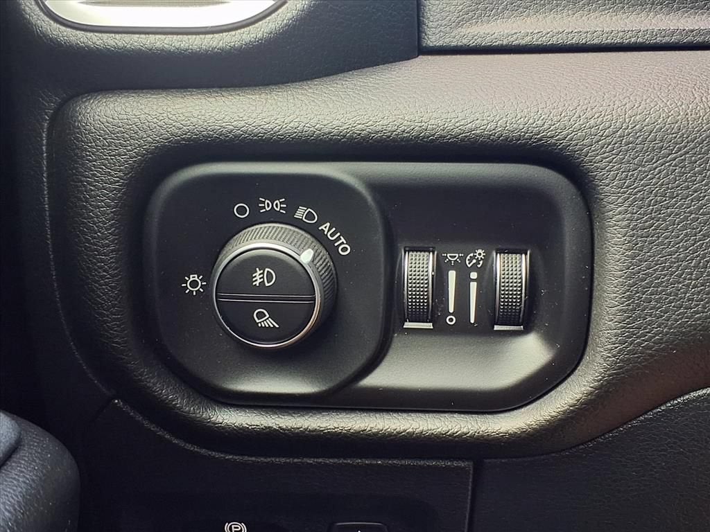 2025 RAM 1500 Lone Star Crew Cab 4x2 5'7" Box