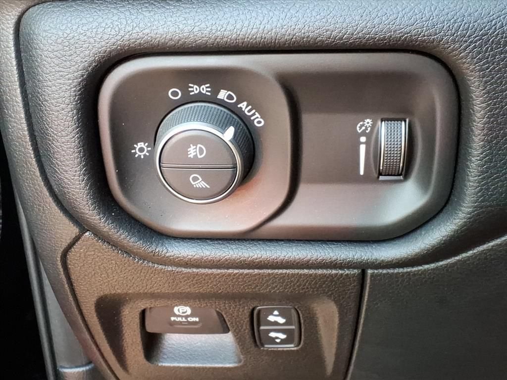 2022 RAM 1500 Lone Star Crew Cab 4x2 5'7" Box