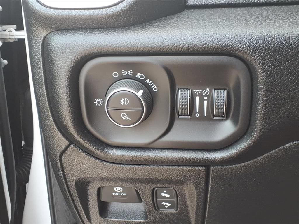 2025 RAM 1500 Big Horn Crew Cab 4x4 5'7" Box