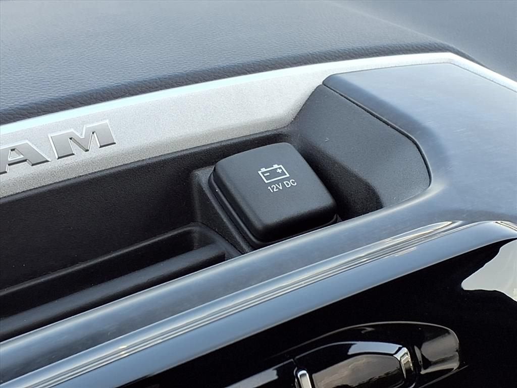 2021 RAM 1500 Lone Star Crew Cab 4x4 5'7" Box