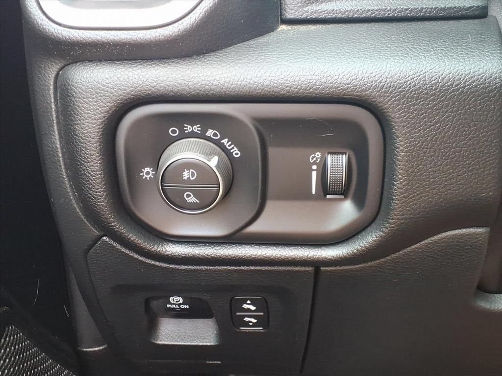 2023 RAM 1500 Big Horn Crew Cab 4x4 5'7" Box