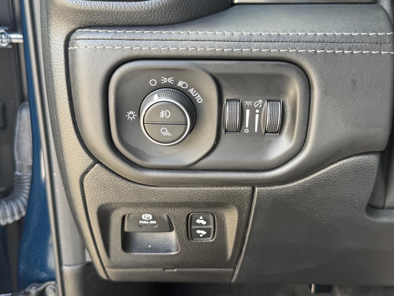 2021 RAM 1500 Limited Crew Cab 4x4 5'7" Box