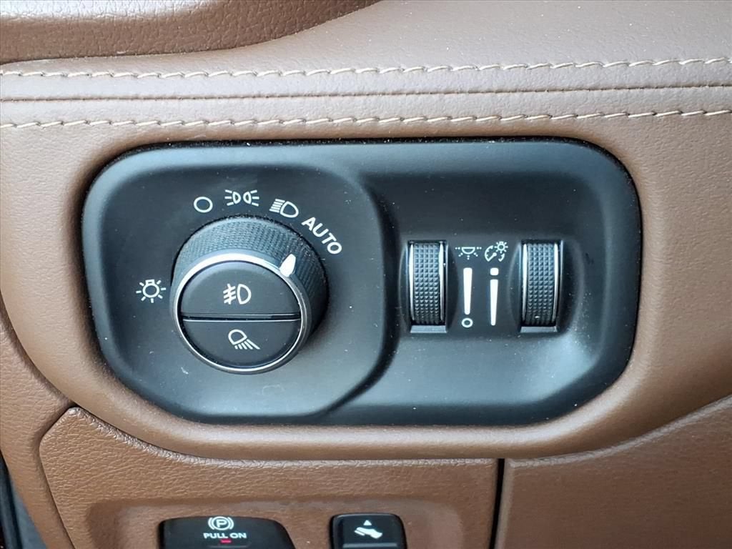 2020 RAM 1500 Laramie Longhorn Crew Cab 4x4 5'7" Box