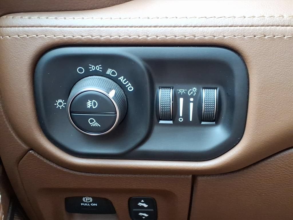 2020 RAM 1500 Laramie Longhorn Crew Cab 4x4 5'7" Box