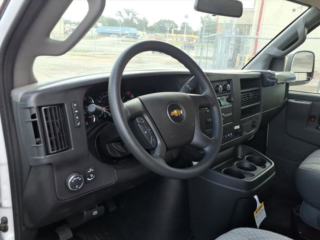 2024 Chevrolet Express Cutaway 3500 1WT