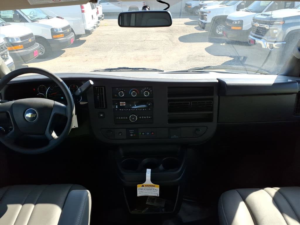 2025 Chevrolet Express Cargo WT