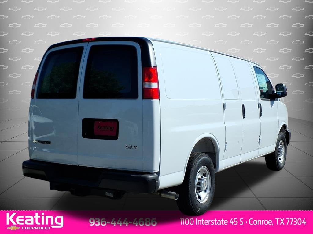 2025 Chevrolet Express Cargo WT