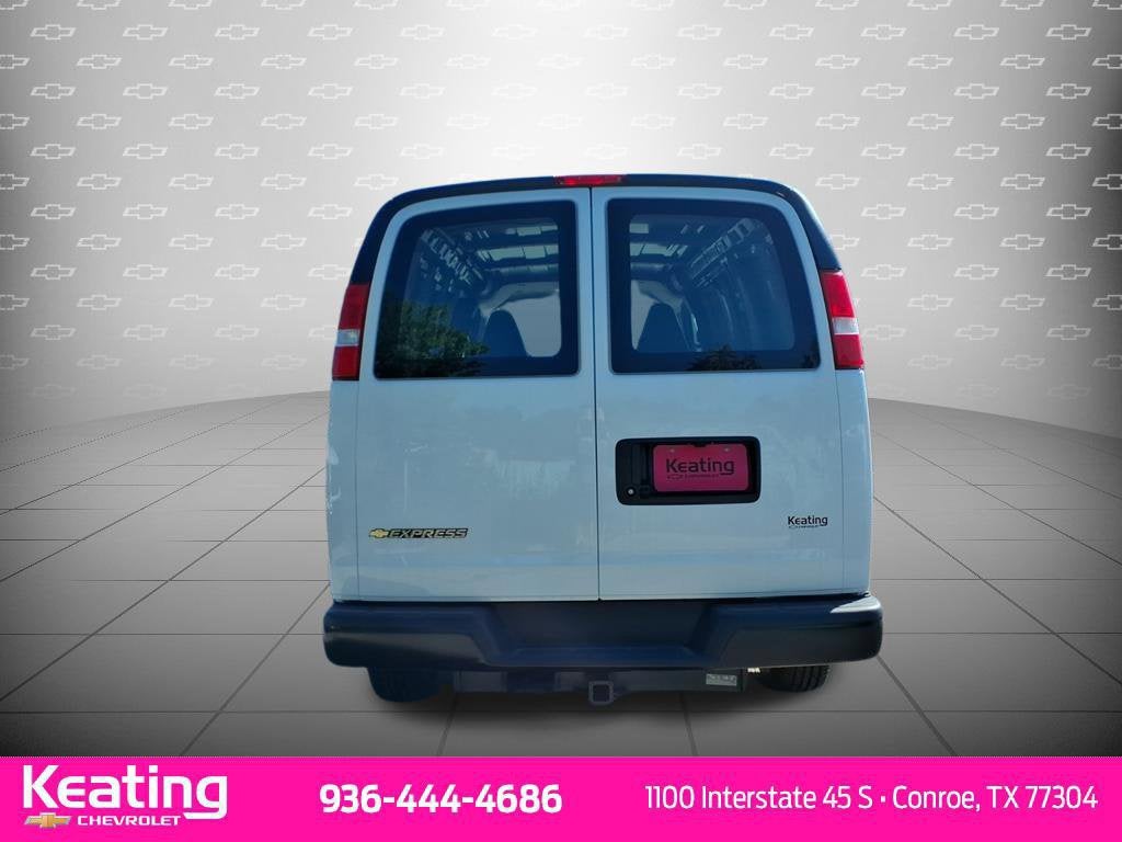 2025 Chevrolet Express Cargo WT