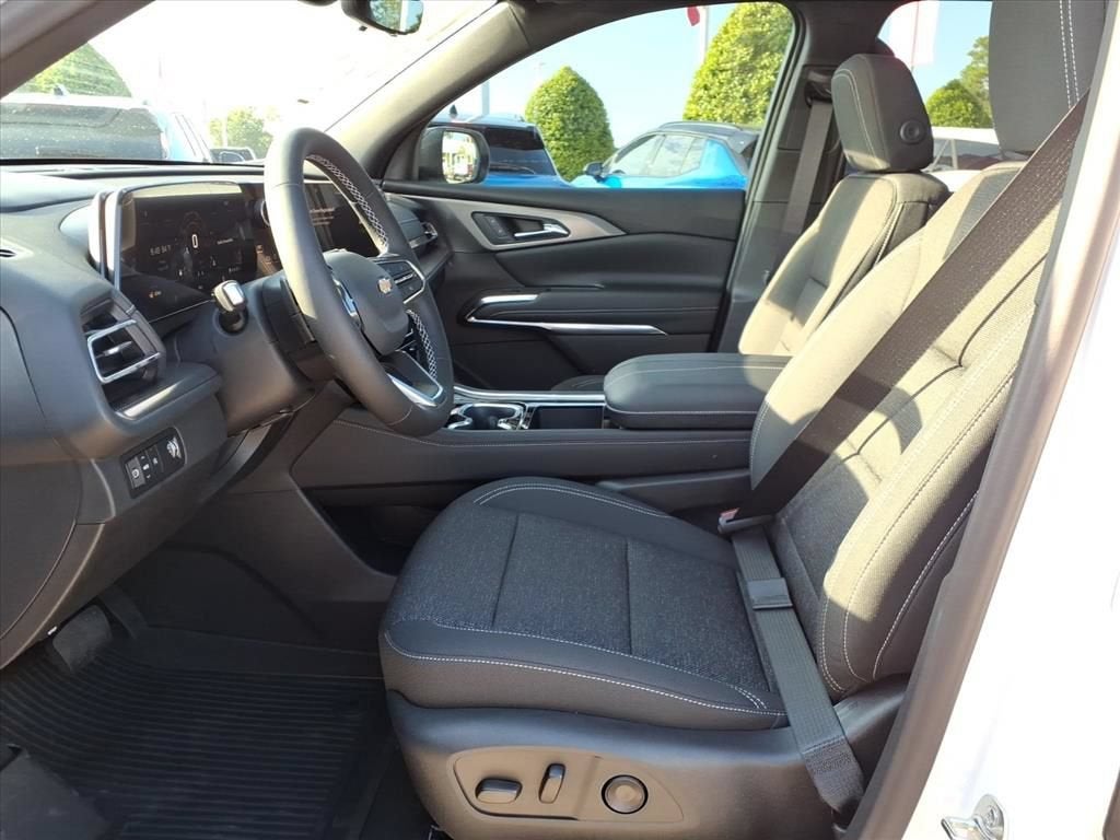 2027 Chevrolet Traverse LT - Photo 15