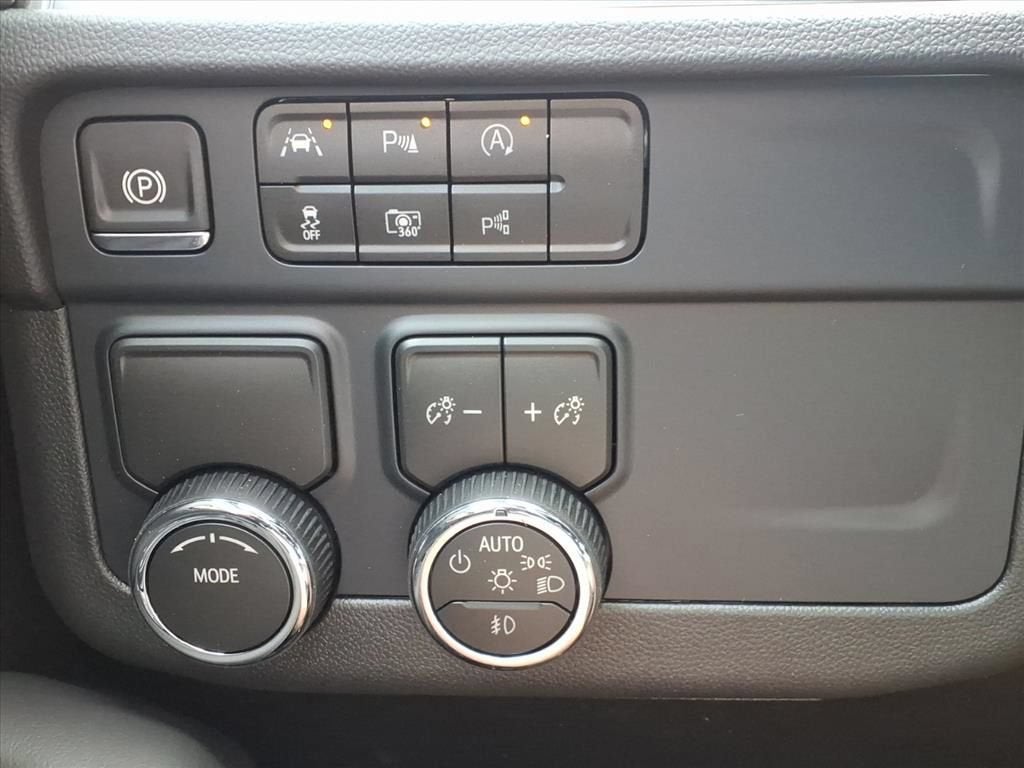 2026 Chevrolet Suburban LT - Photo 16