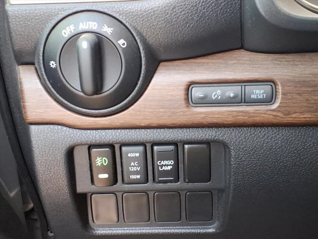 2019 Nissan TITAN SV