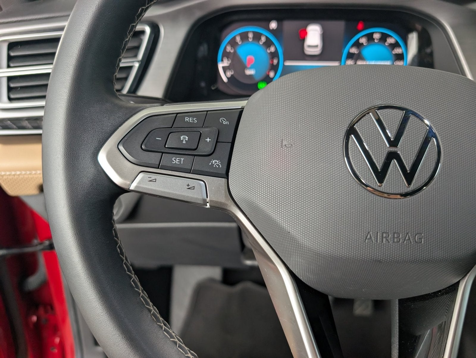 2024 Volkswagen Atlas Cross Sport 2.0T SE w/Technology