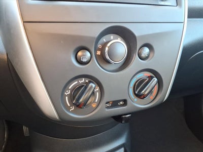 2015 Nissan Versa SV