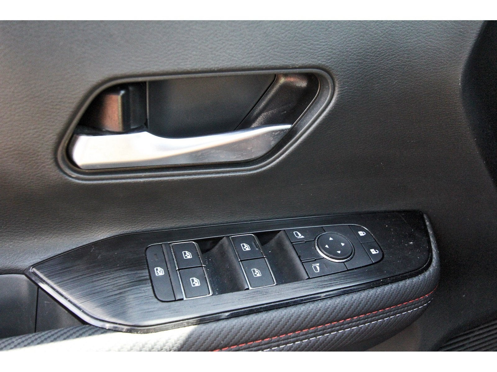 2025 Nissan Kicks SR Intelligent AWD