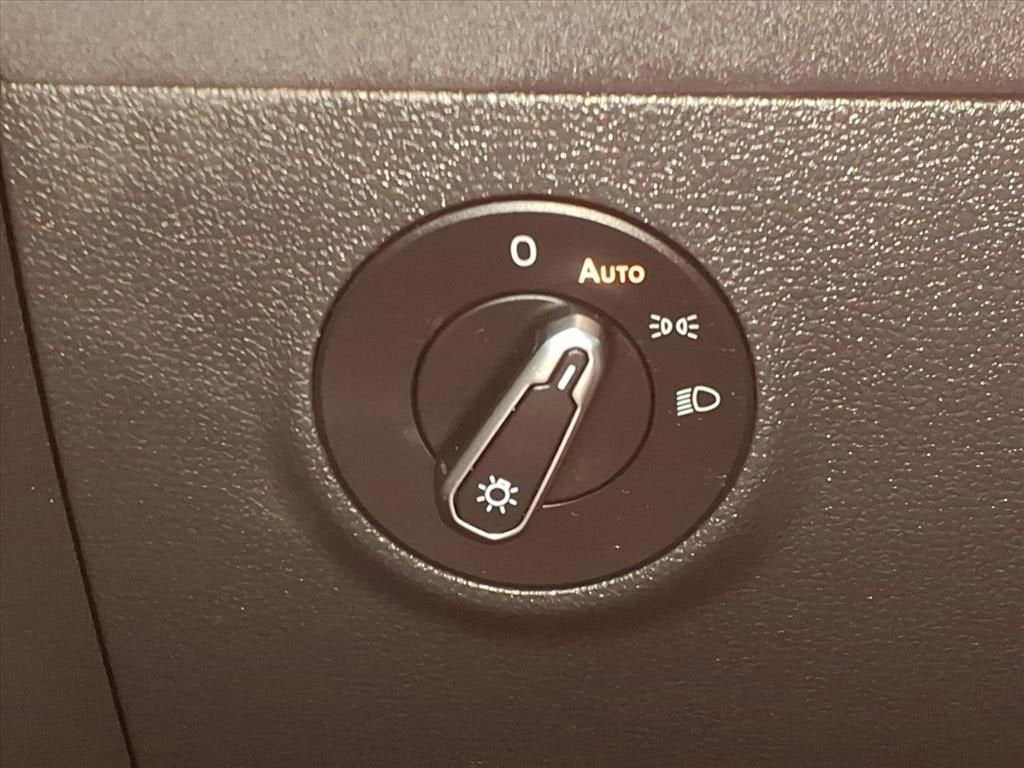 2025 Volkswagen Taos SE Black