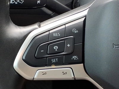 2025 Volkswagen Taos SE Black