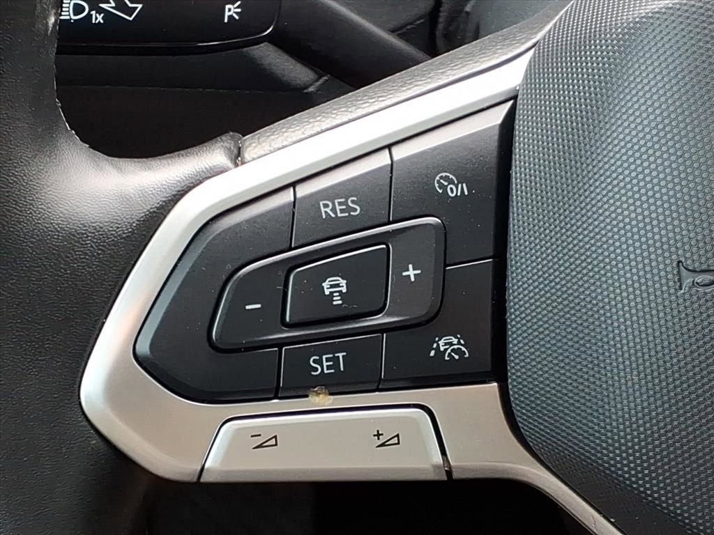 2025 Volkswagen Taos SE Black