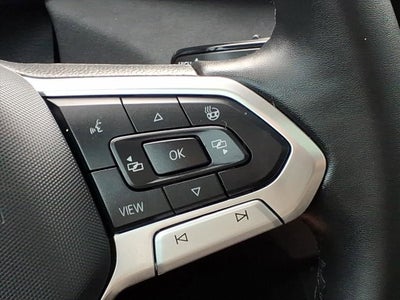 2025 Volkswagen Taos SE Black