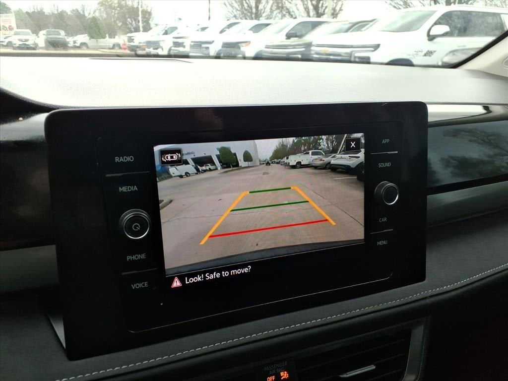 2025 Volkswagen Taos SE Black