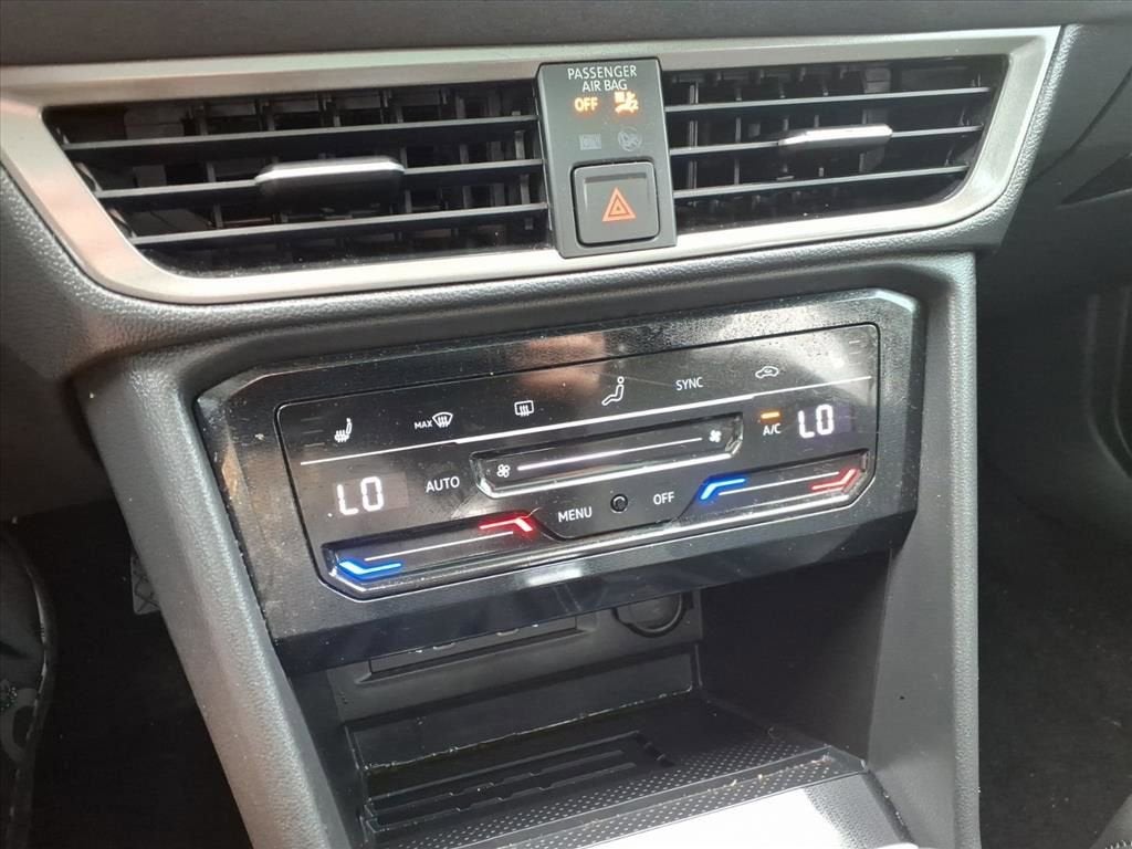 2025 Volkswagen Taos SE Black