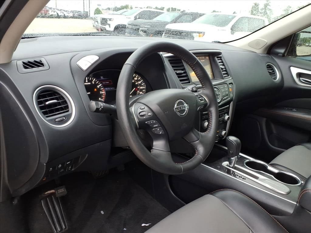2020 Nissan Pathfinder SL