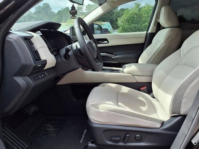 2026 Nissan Pathfinder SL