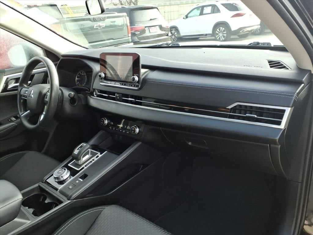 2023 Mitsubishi Outlander ES