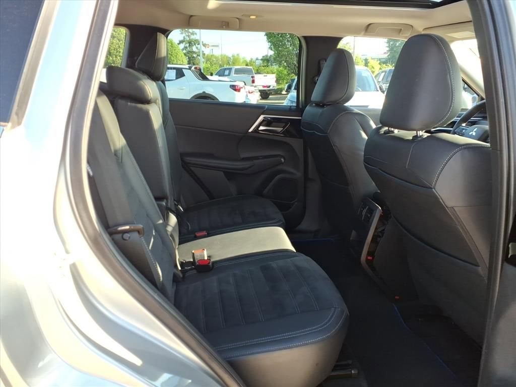 2023 Mitsubishi Outlander PHEV SE