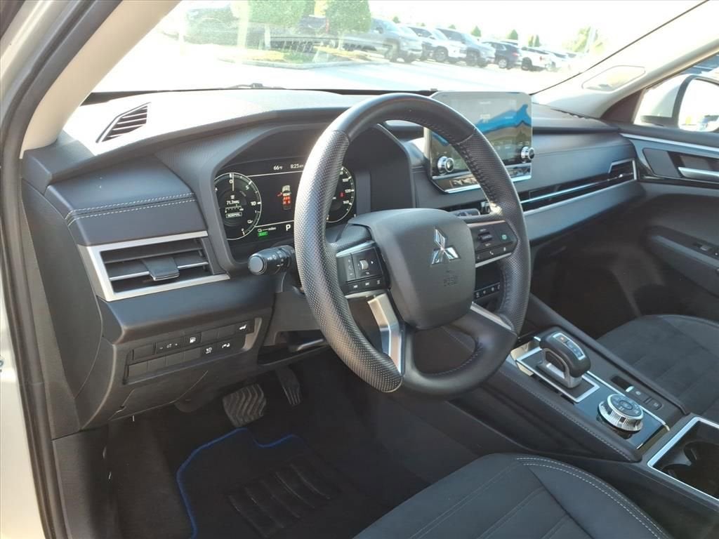2023 Mitsubishi Outlander PHEV SE