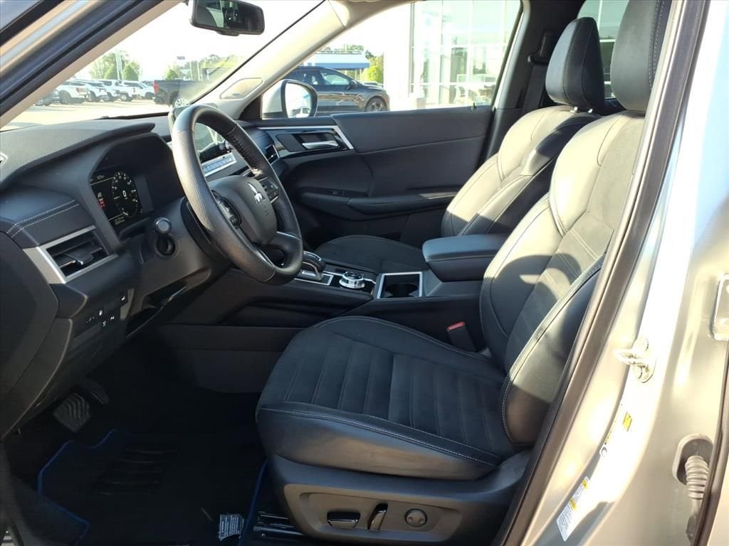 2023 Mitsubishi Outlander PHEV SE