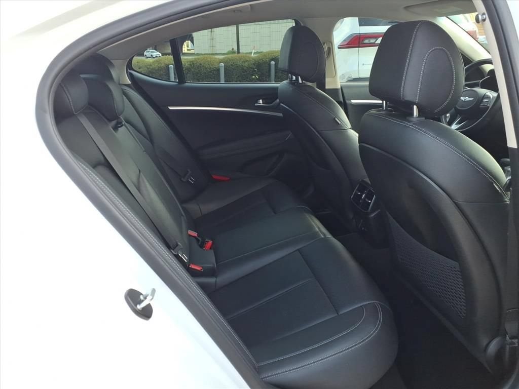 2022 Genesis G70 2.0T RWD