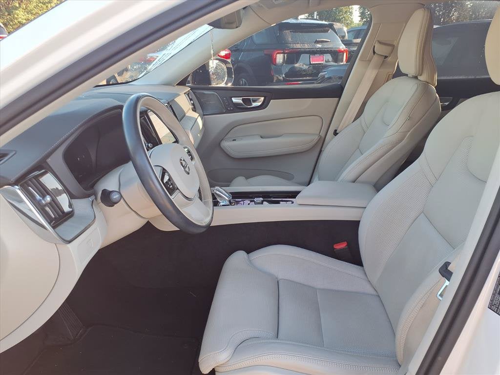 2025 Volvo XC60 B5 Ultra
