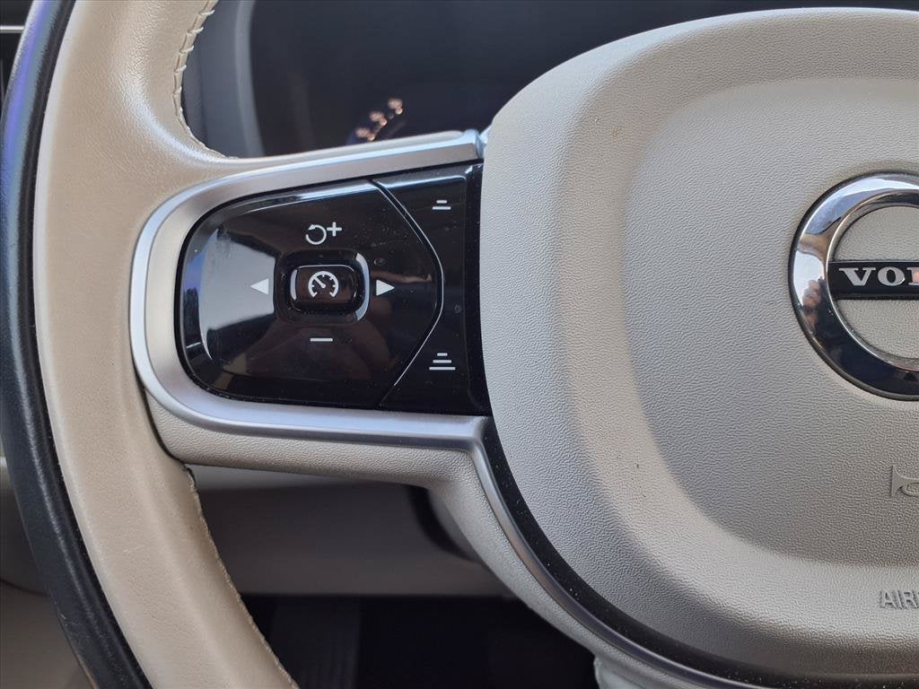 2025 Volvo XC60 B5 Ultra