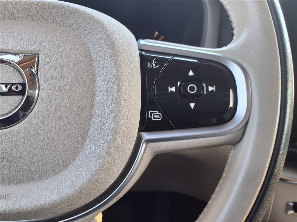 2025 Volvo XC60 B5 Ultra