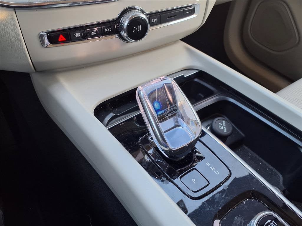 2025 Volvo XC60 B5 Ultra